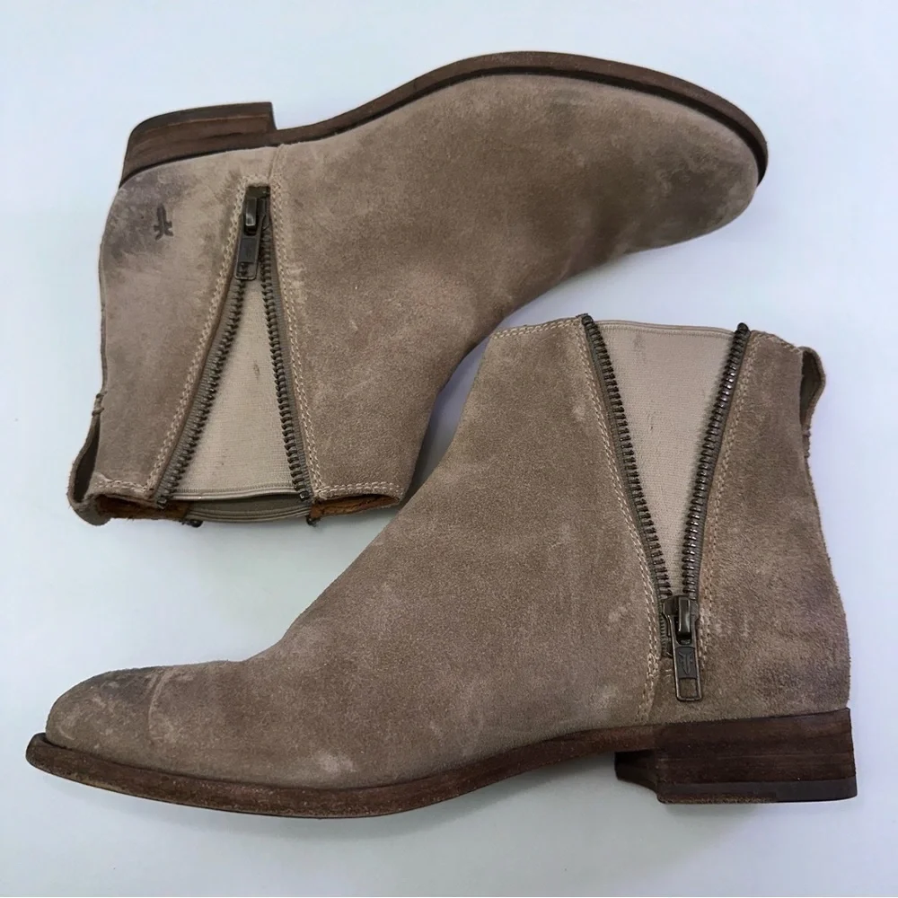 FRYE 3478248-Ash Women's Suede Carly Zip Chelsea Boot Sz 7.5B